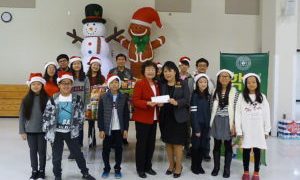 아시안아메리칸센터에 불우이웃돕기 성금과 물품 전달식 12/08/18